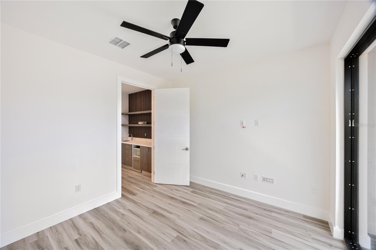 Image 41 of 60 For 4426 Euclid Avenue