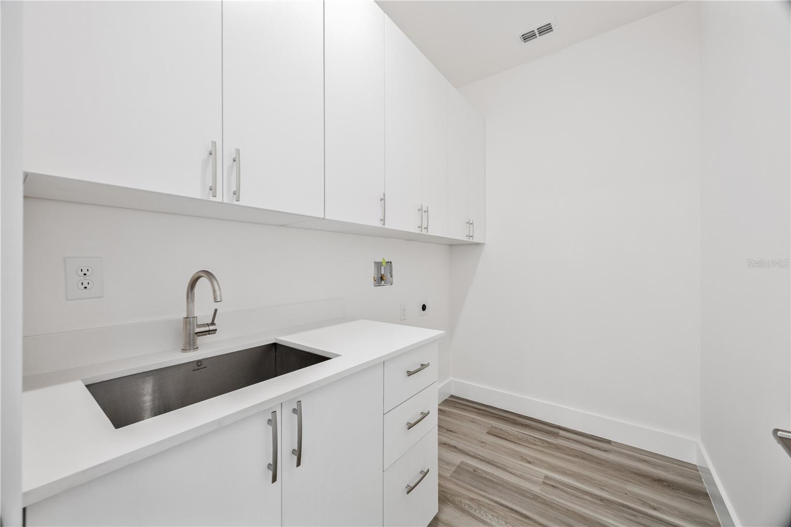 Image 50 of 60 For 4426 Euclid Avenue