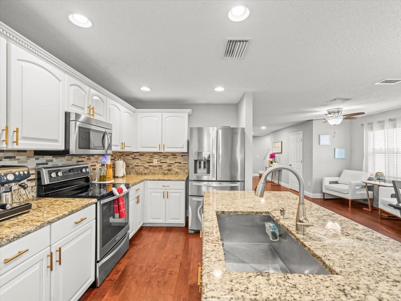 Image 12 of 44 For 8511 Edgewater Place Boulevard