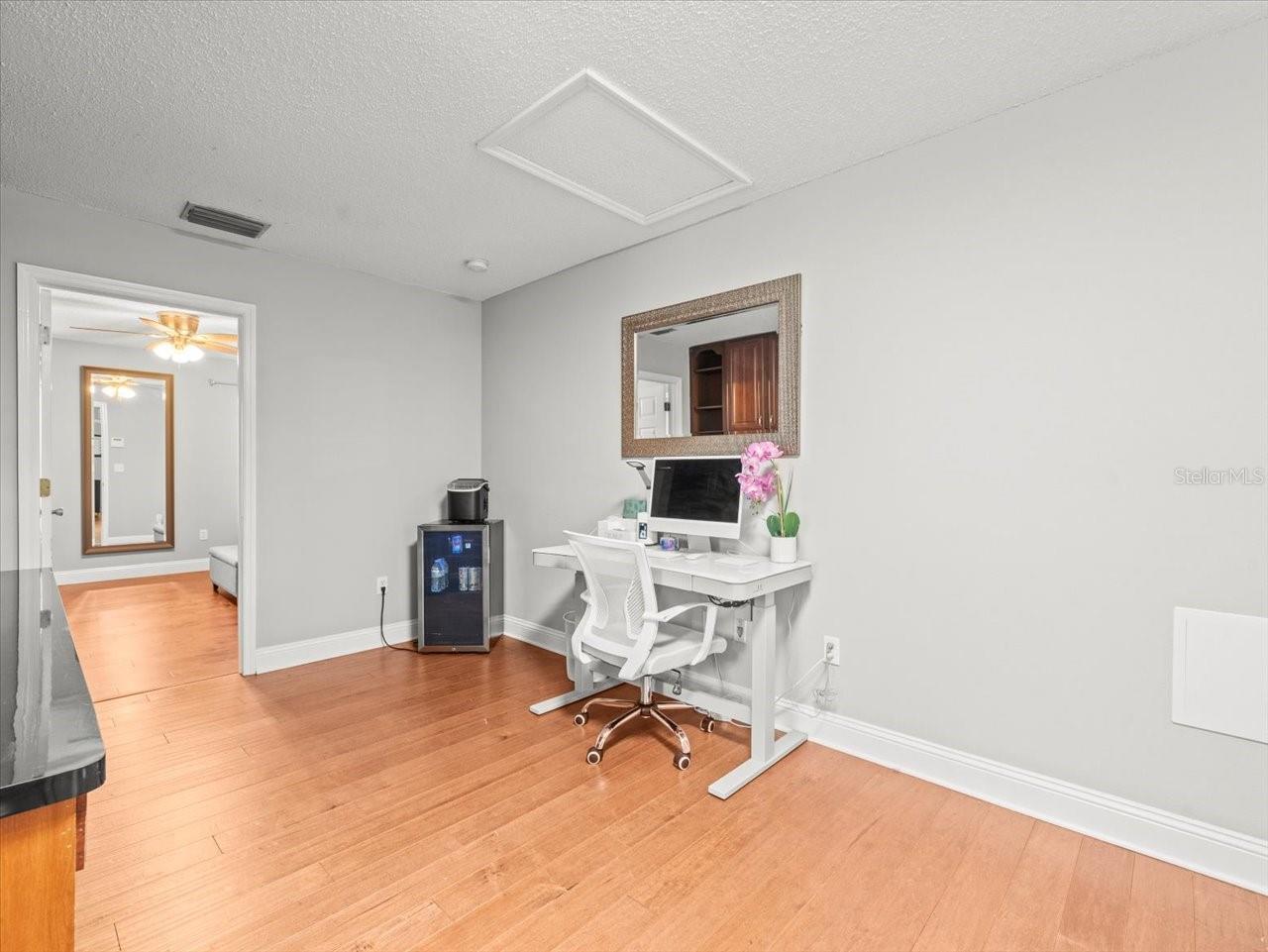 Image 18 of 44 For 8511 Edgewater Place Boulevard