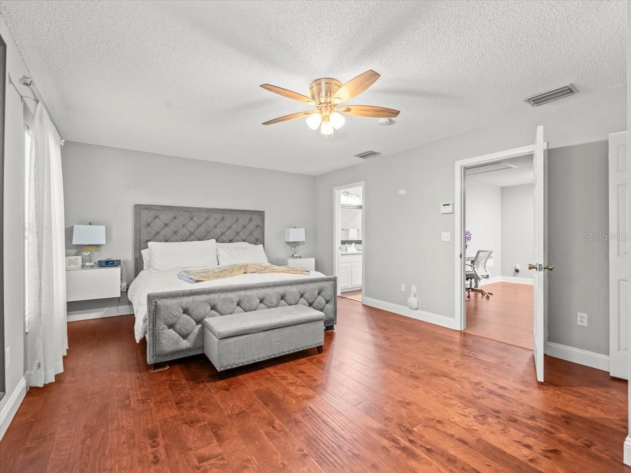 Image 21 of 44 For 8511 Edgewater Place Boulevard