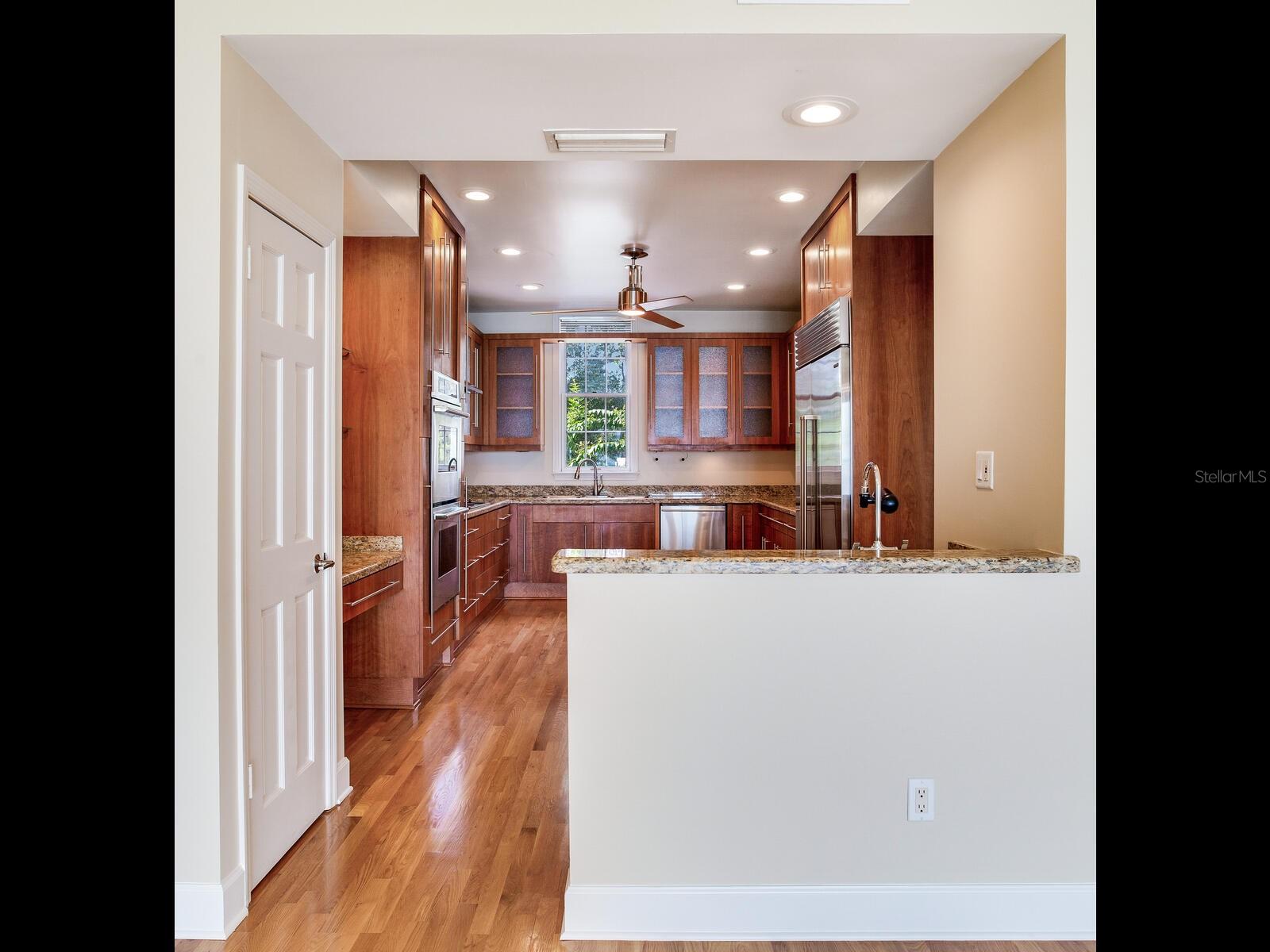 Listing photo id 8 for 5010 Bayshore Boulevard 7