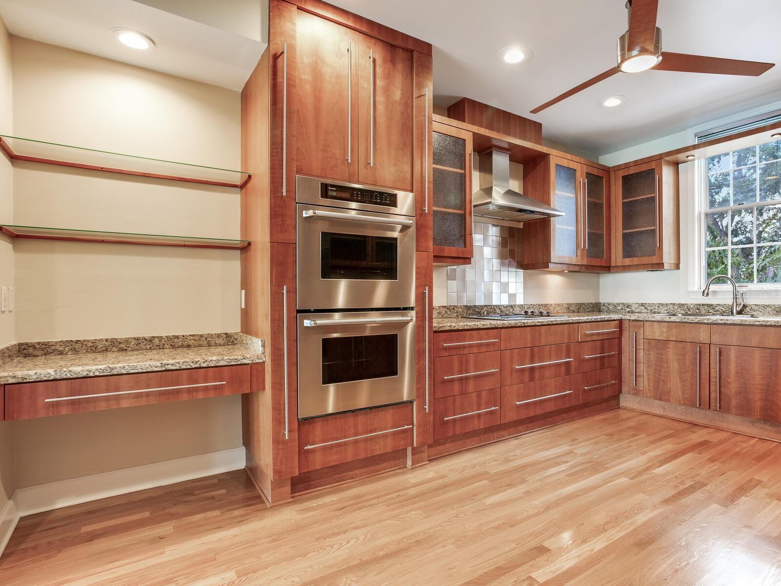 Listing photo id 11 for 5010 Bayshore Boulevard 7