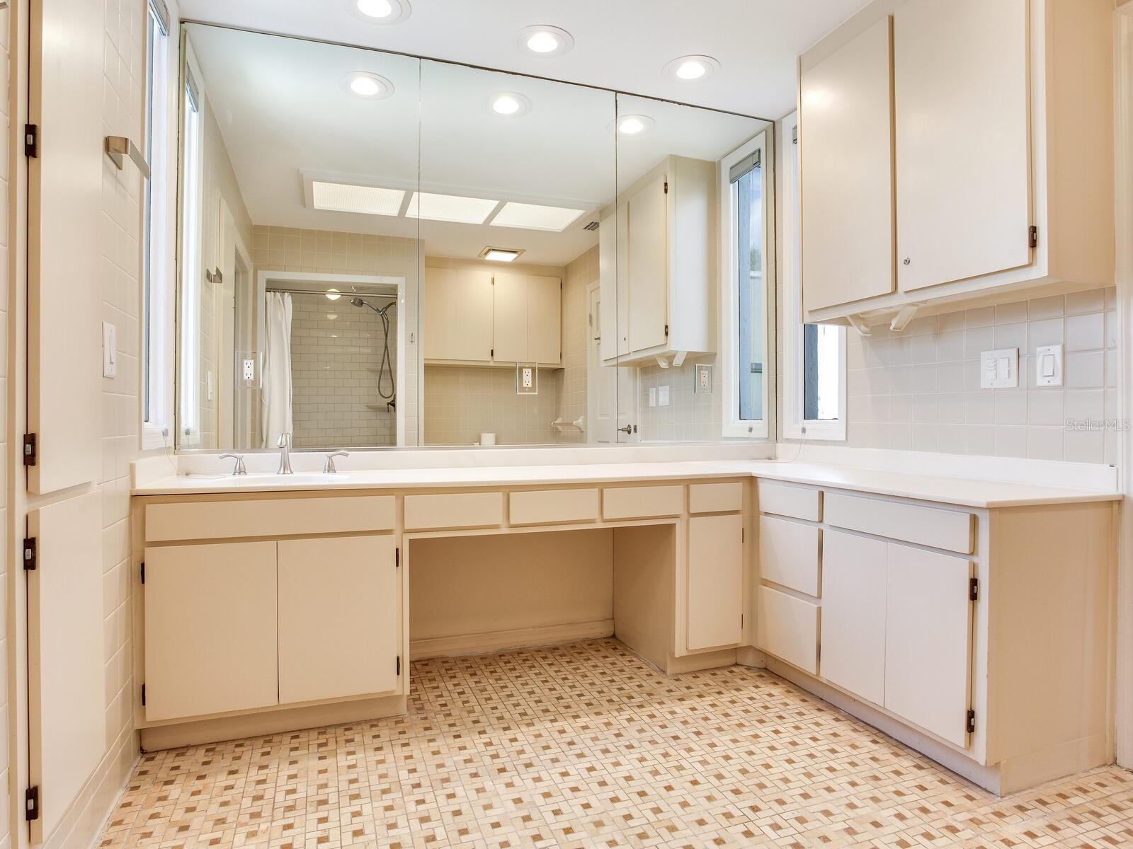 Listing photo id 18 for 5010 Bayshore Boulevard 7