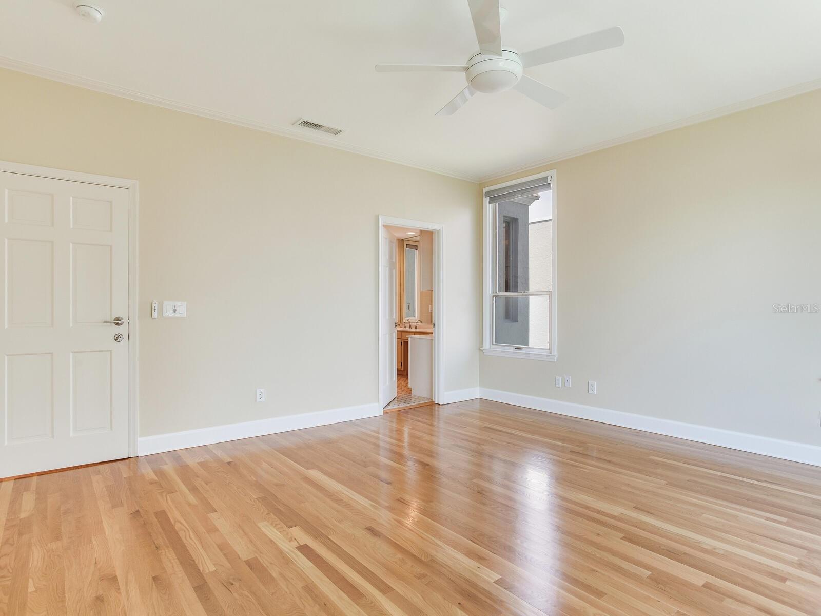 Listing photo id 25 for 5010 Bayshore Boulevard 7