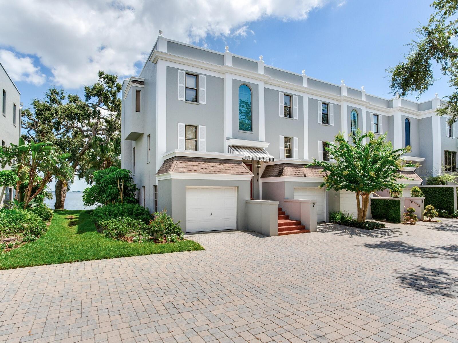 Listing photo id 1 for 5010 Bayshore Boulevard 7