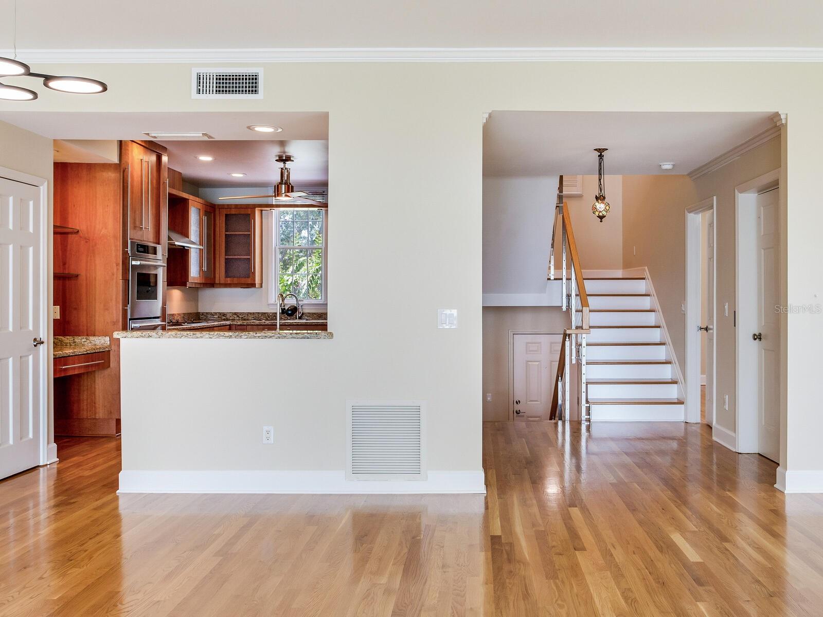 Listing photo id 7 for 5010 Bayshore Boulevard 7