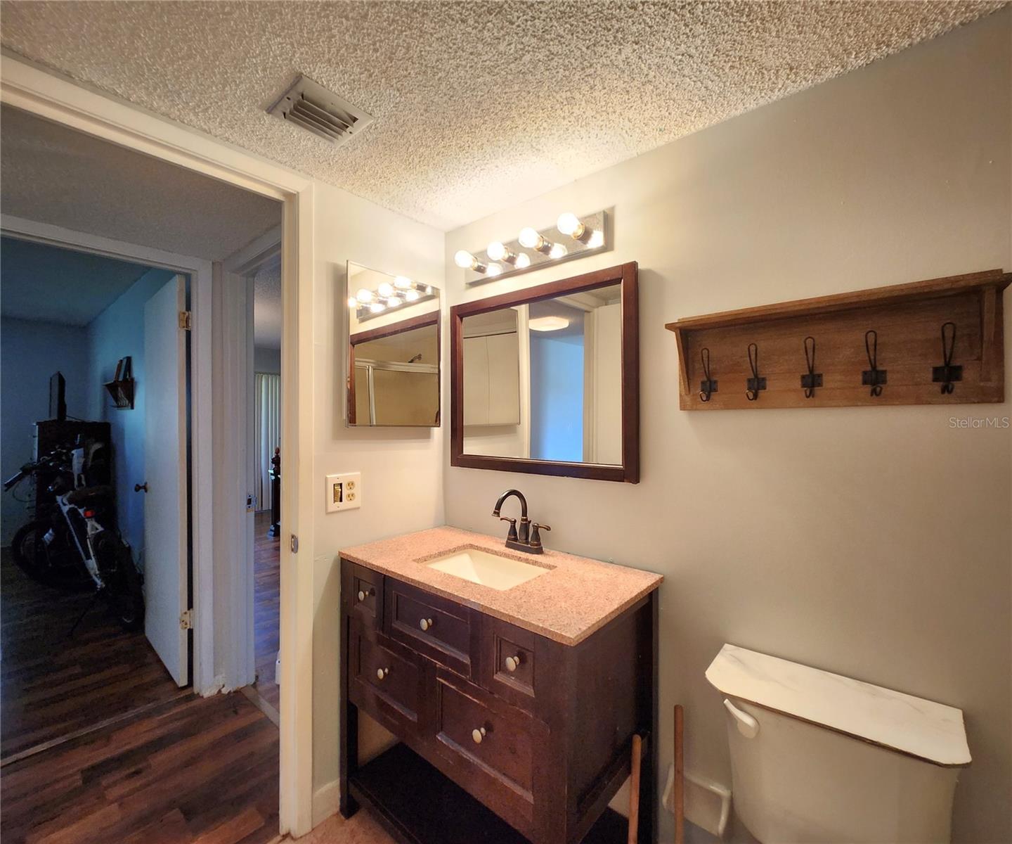 Image 20 of 38 For 7131 Dell Road 2