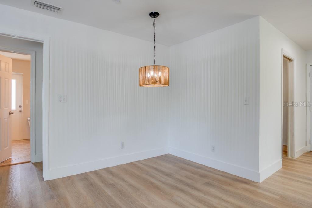 Image 15 of 78 For 4098 Beach Drive Se