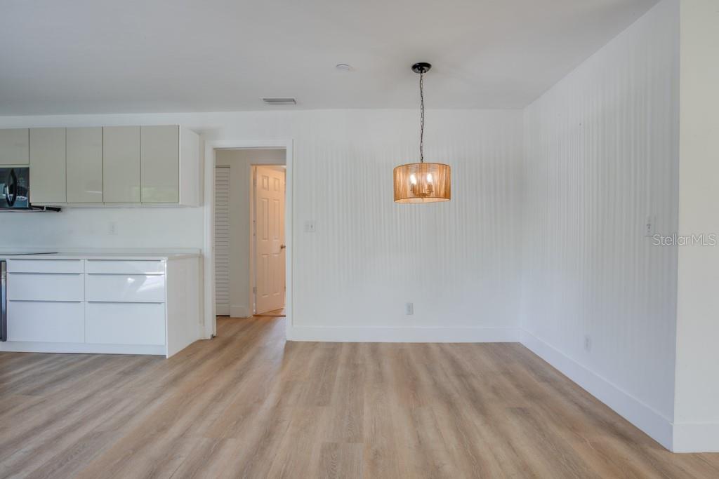 Image 16 of 78 For 4098 Beach Drive Se