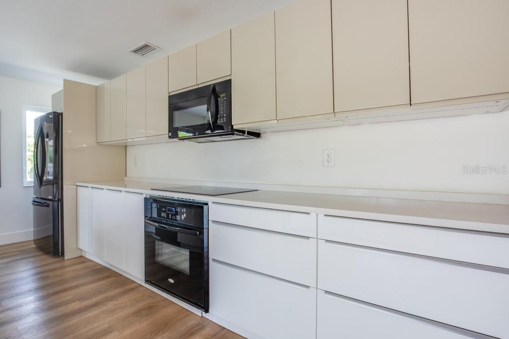 Image 18 of 78 For 4098 Beach Drive Se