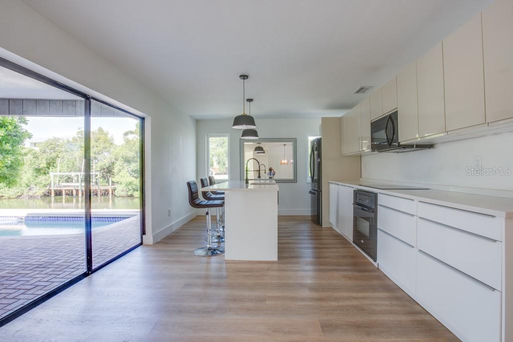 Image 19 of 78 For 4098 Beach Drive Se