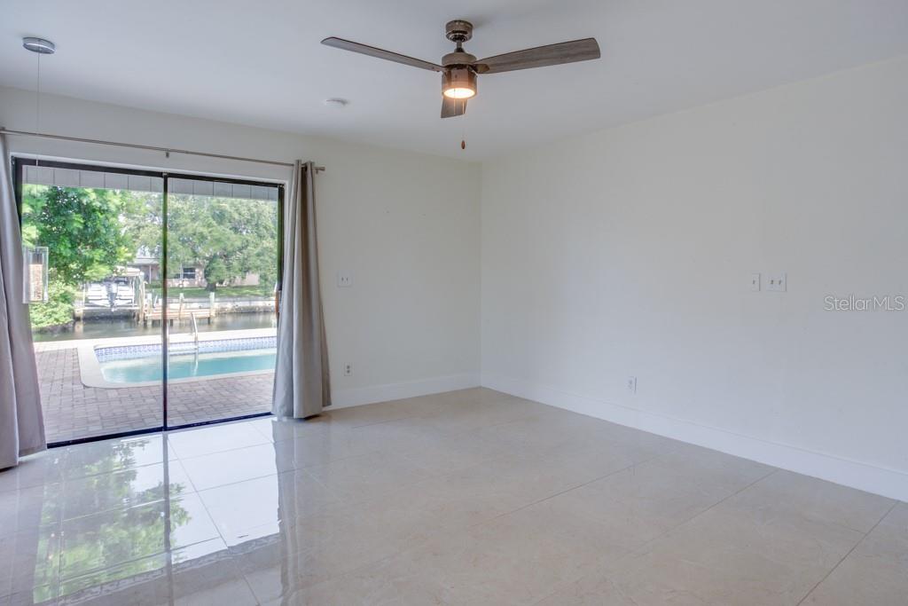 Image 39 of 78 For 4098 Beach Drive Se