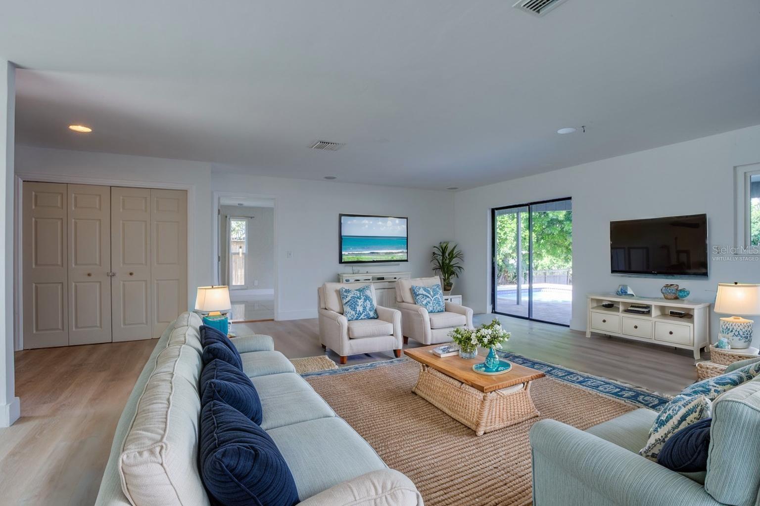 Image 4 of 78 For 4098 Beach Drive Se