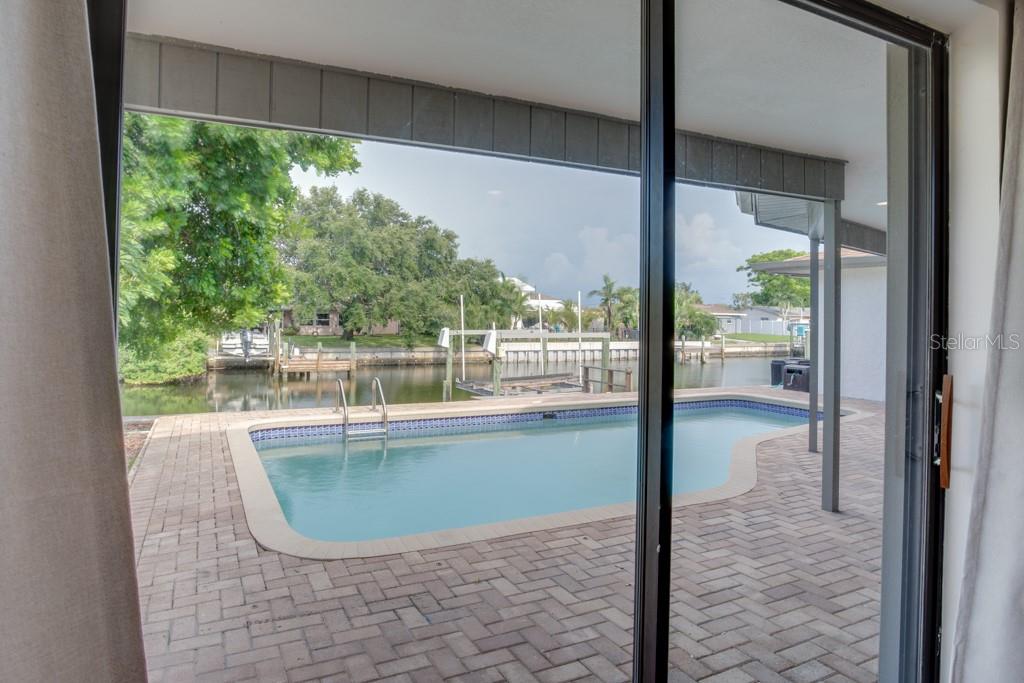 Image 41 of 78 For 4098 Beach Drive Se