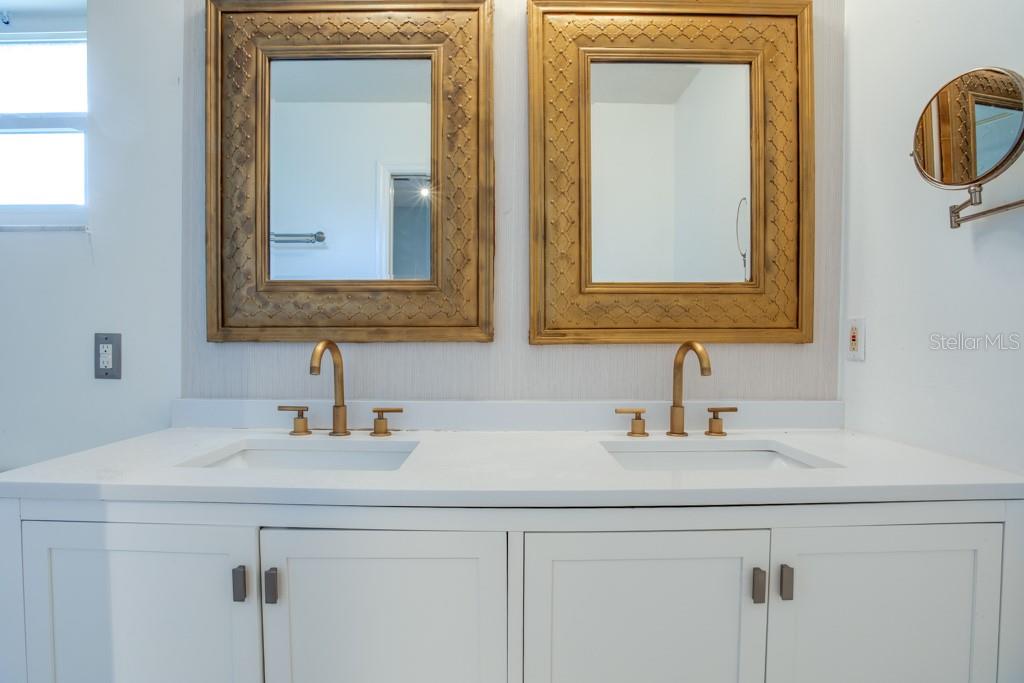 Image 45 of 78 For 4098 Beach Drive Se