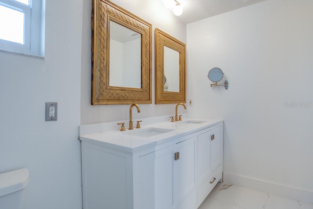 Image 47 of 78 For 4098 Beach Drive Se