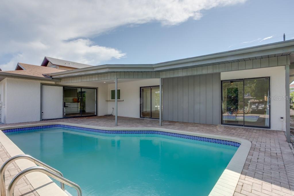 Image 52 of 78 For 4098 Beach Drive Se