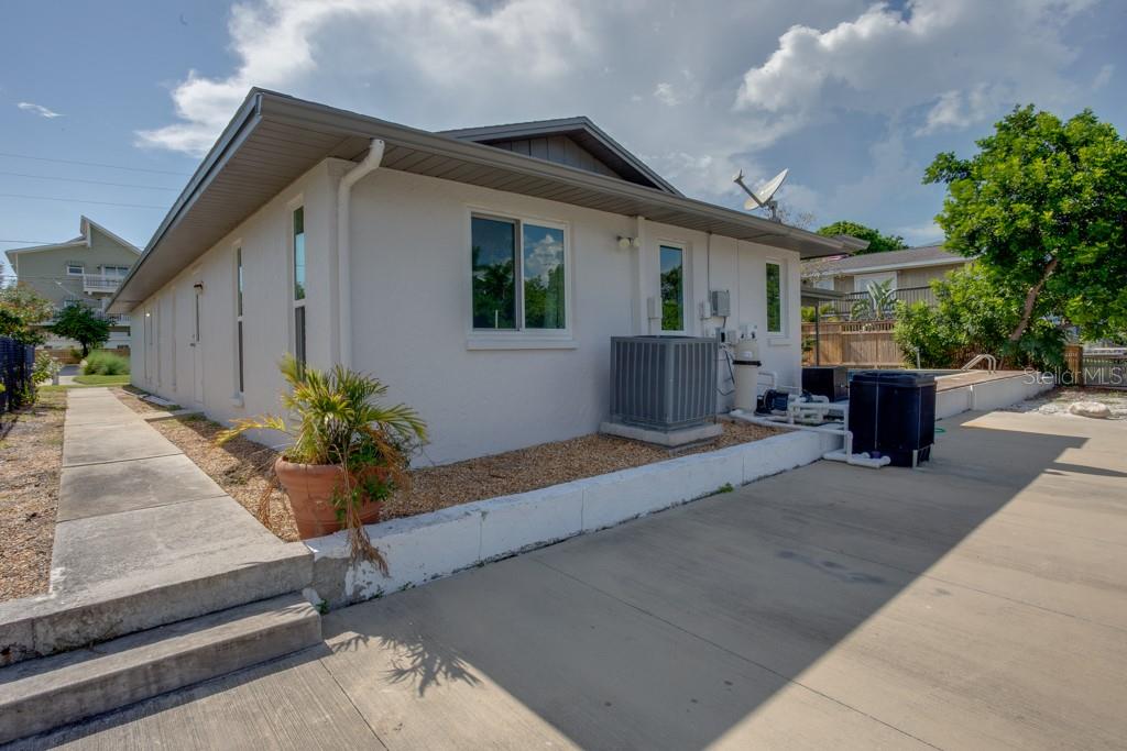 Image 55 of 78 For 4098 Beach Drive Se
