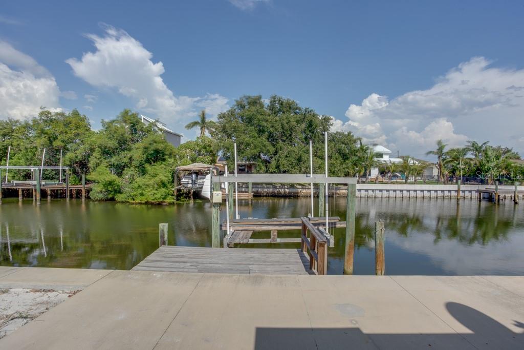 Image 57 of 78 For 4098 Beach Drive Se