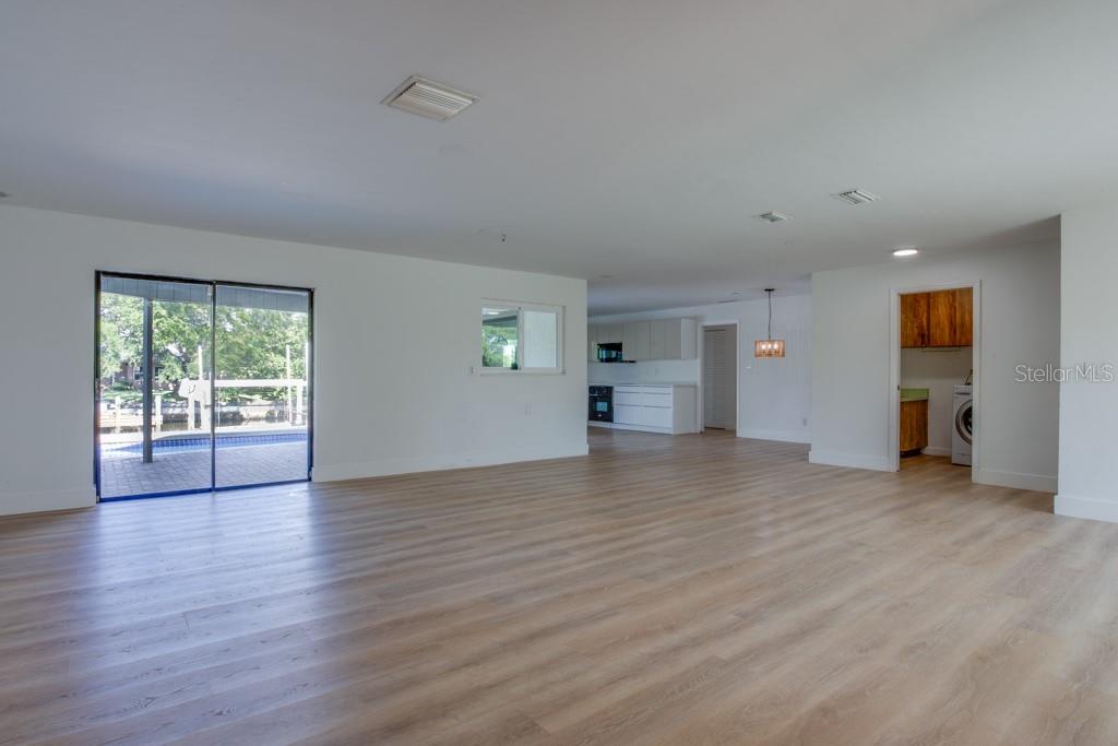 Image 6 of 78 For 4098 Beach Drive Se