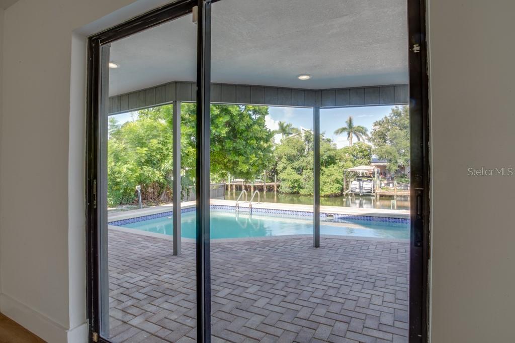 Image 7 of 78 For 4098 Beach Drive Se