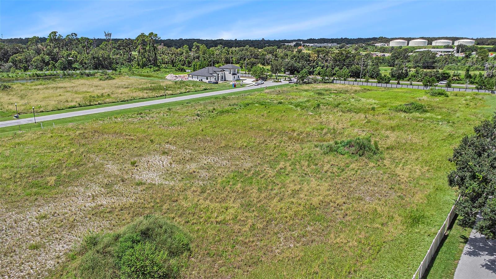 Listing photo id 3 for 14264 Pine Straw Court