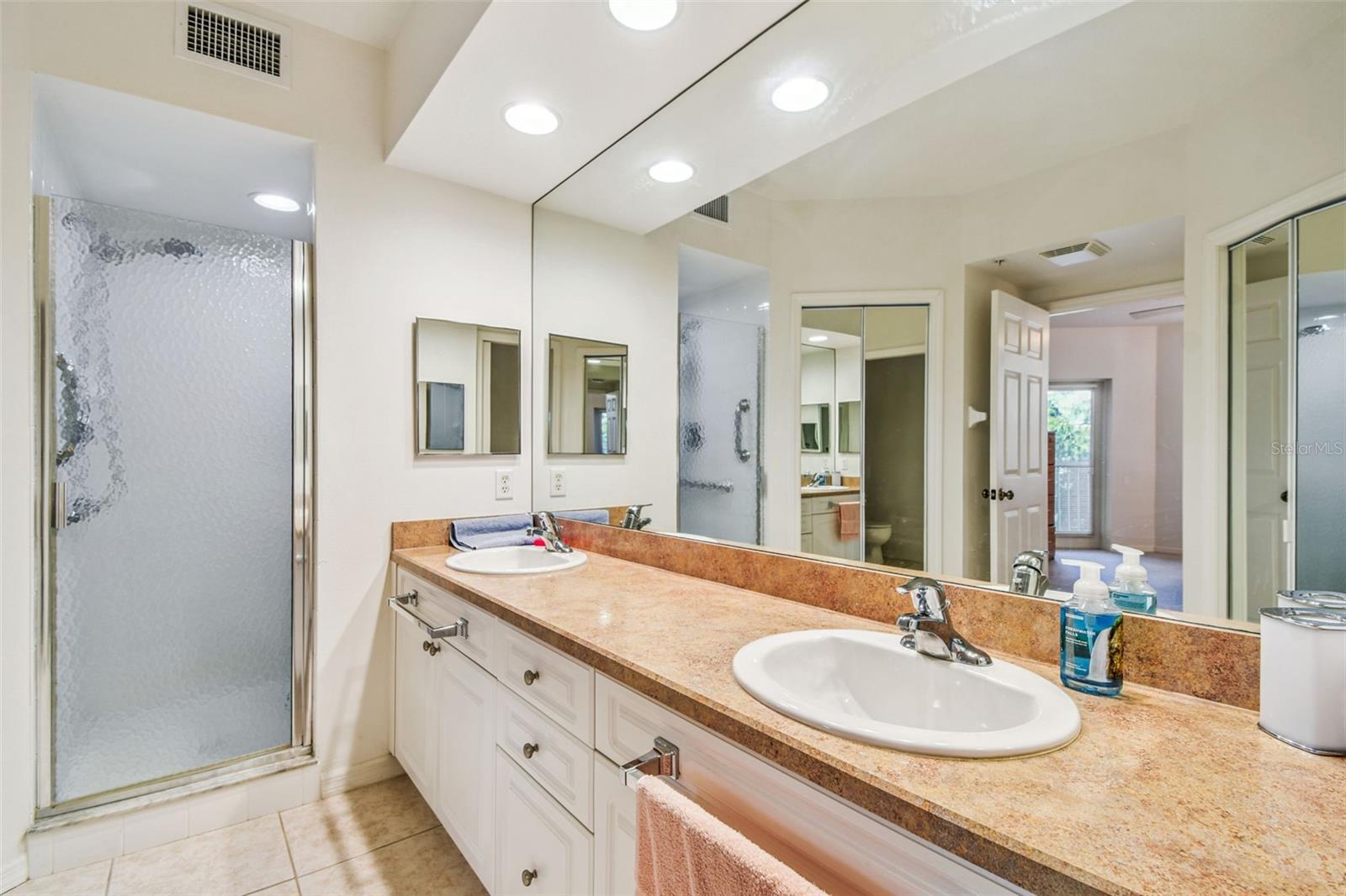 Image 30 of 57 For 960 Starkey Road 2203