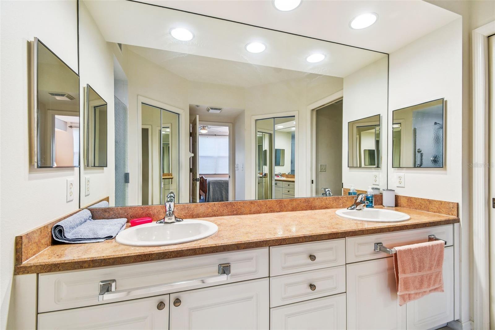 Image 31 of 57 For 960 Starkey Road 2203