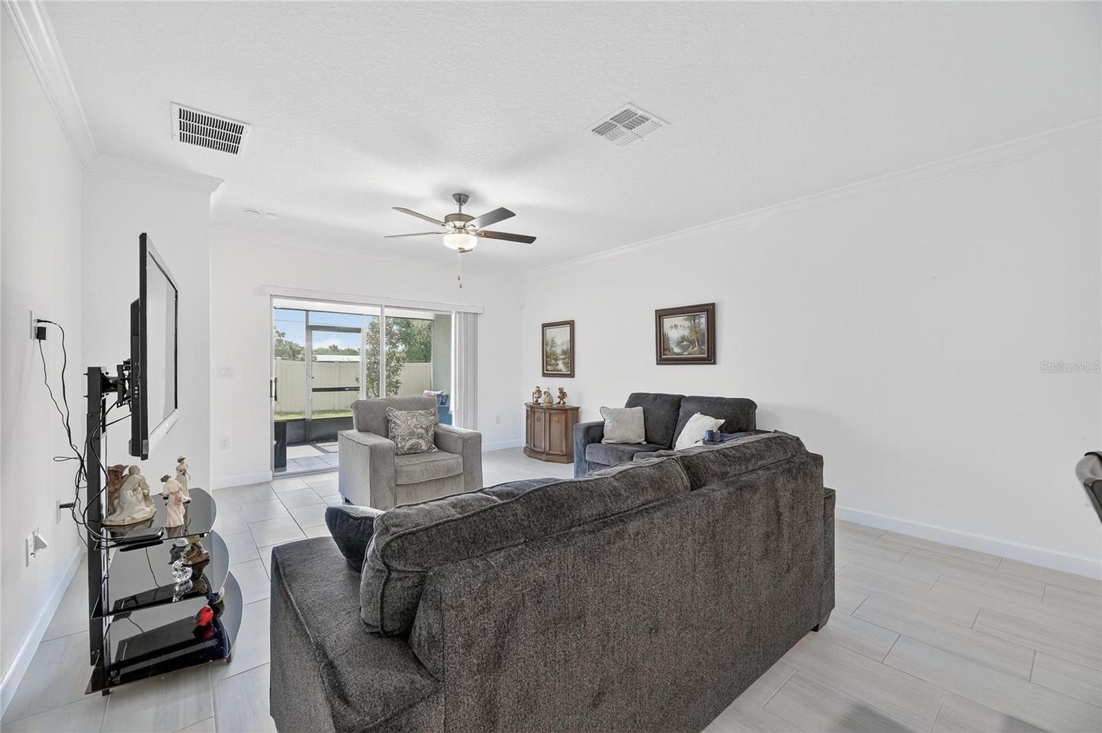 Listing photo id 8 for 17334 Holly Well Avenue