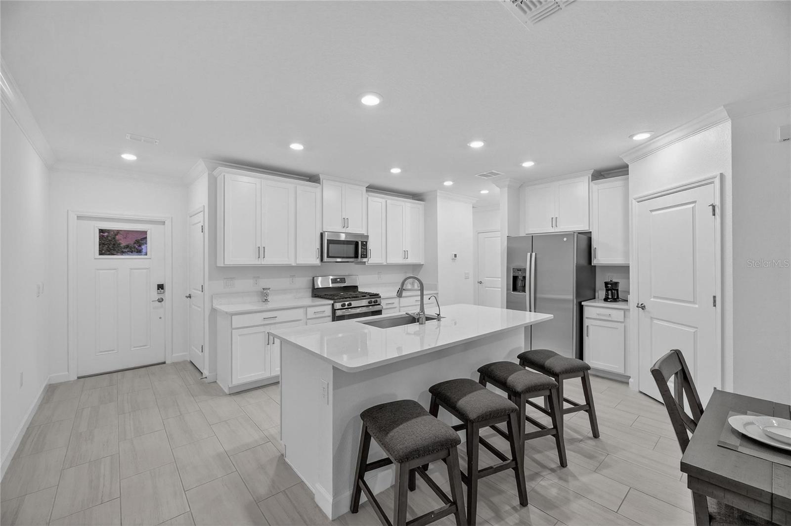 Listing photo id 15 for 17334 Holly Well Avenue