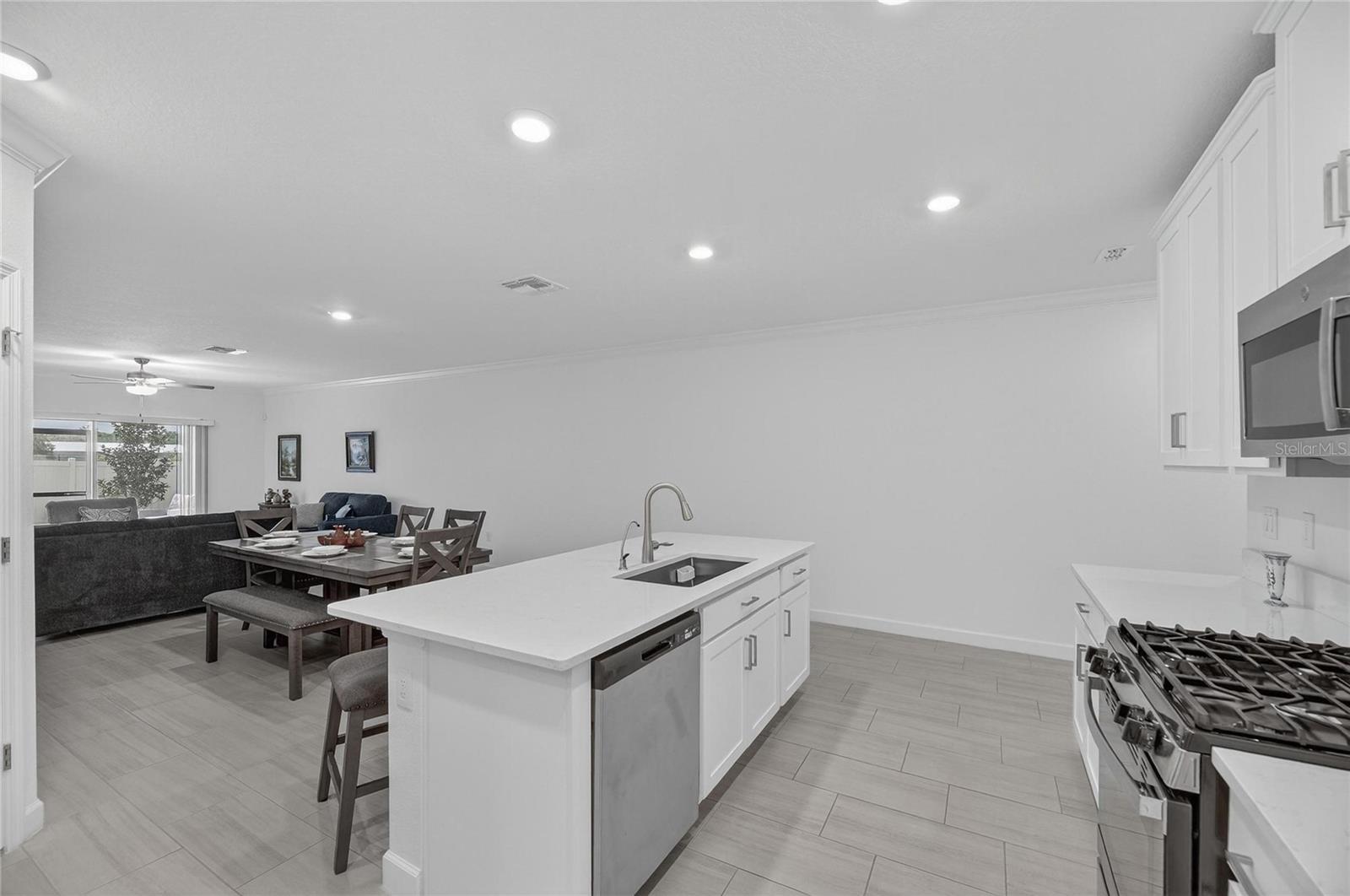 Listing photo id 17 for 17334 Holly Well Avenue