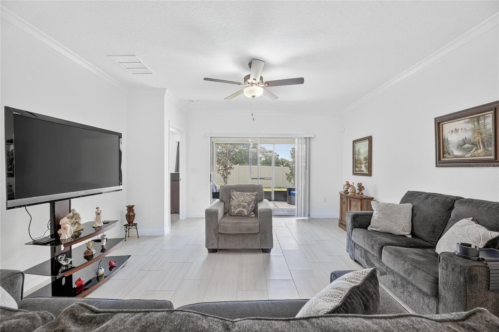Listing photo id 2 for 17334 Holly Well Avenue