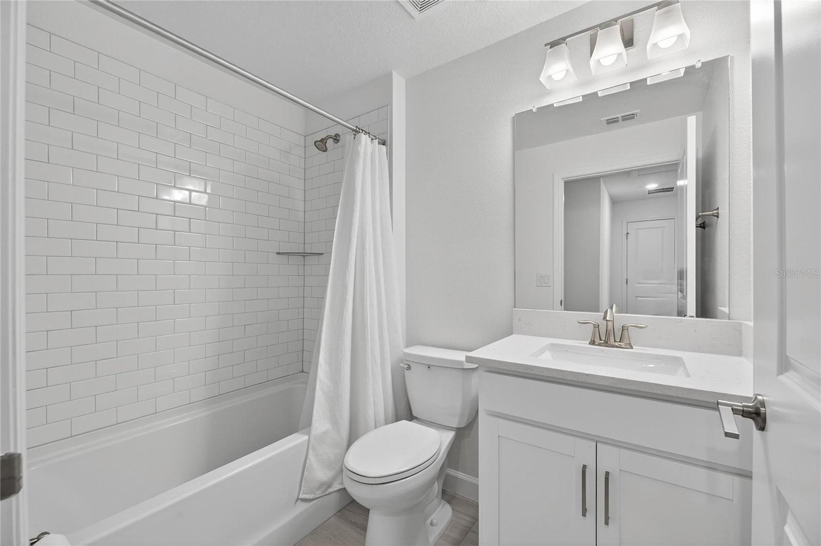 Listing photo id 41 for 17334 Holly Well Avenue