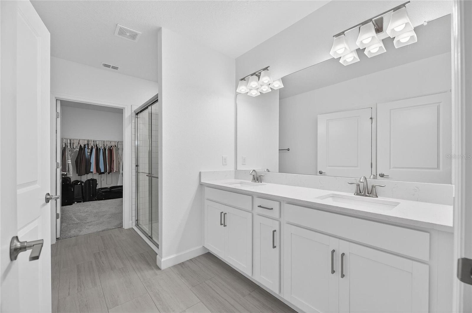 Listing photo id 3 for 17334 Holly Well Avenue