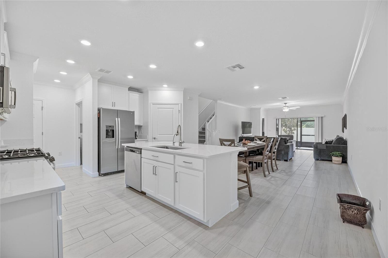 Listing photo id 6 for 17334 Holly Well Avenue