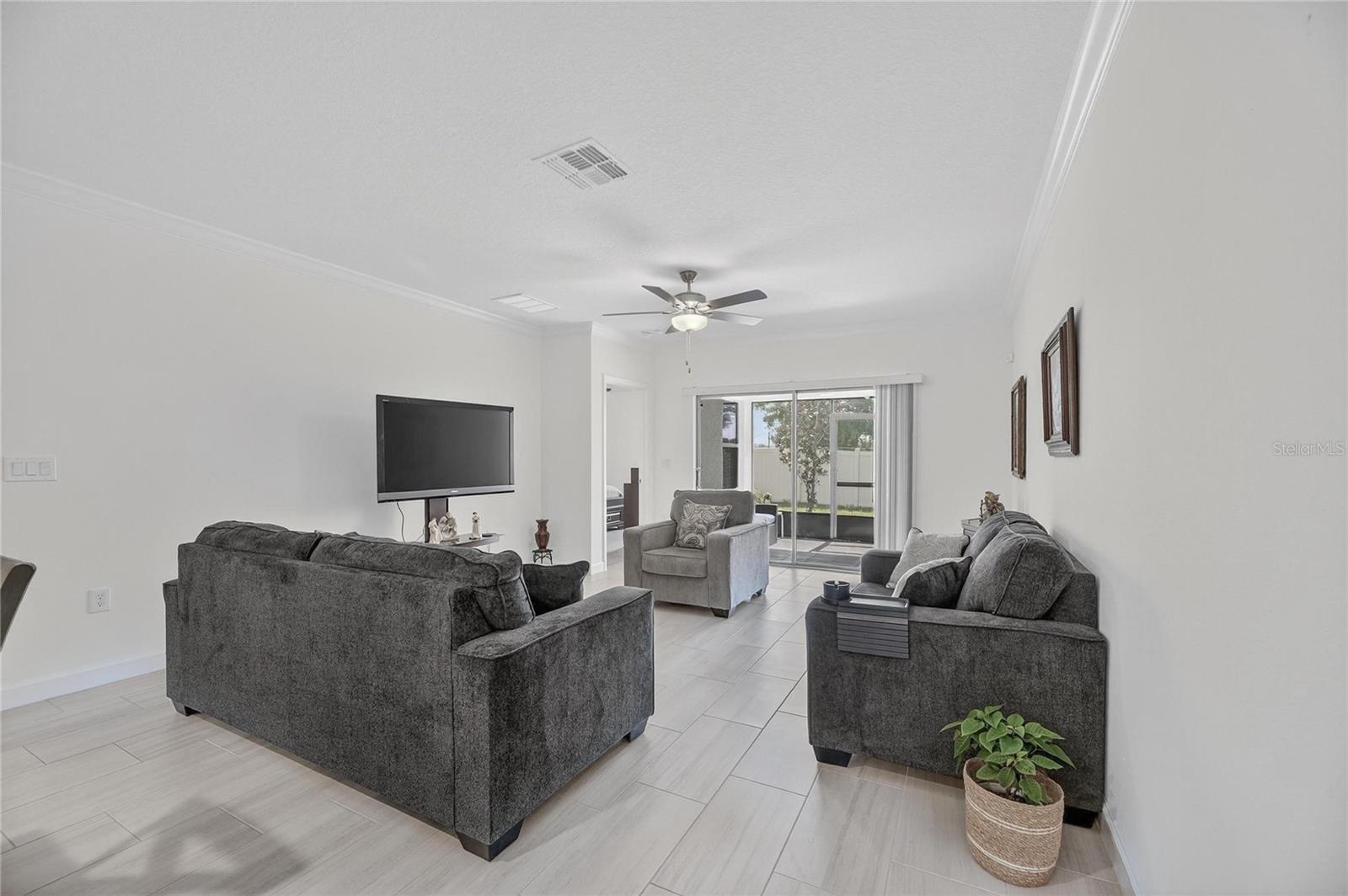 Listing photo id 7 for 17334 Holly Well Avenue