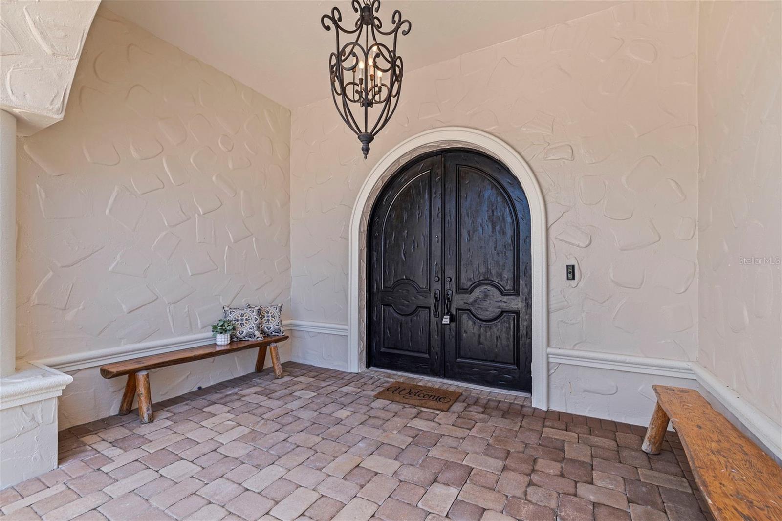 Image 10 of 43 For 565 Crystal Drive