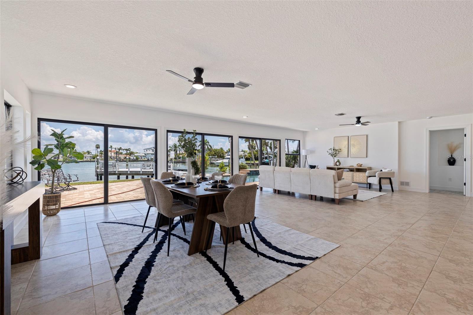 Image 17 of 43 For 565 Crystal Drive
