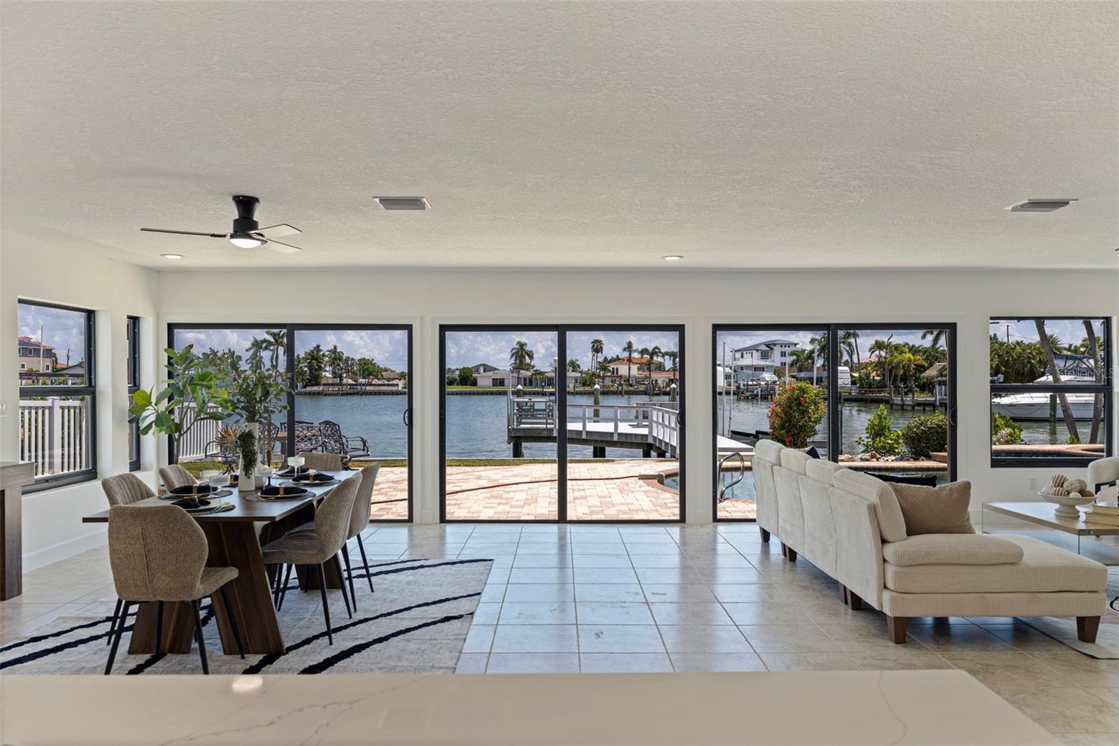 Image 18 of 43 For 565 Crystal Drive