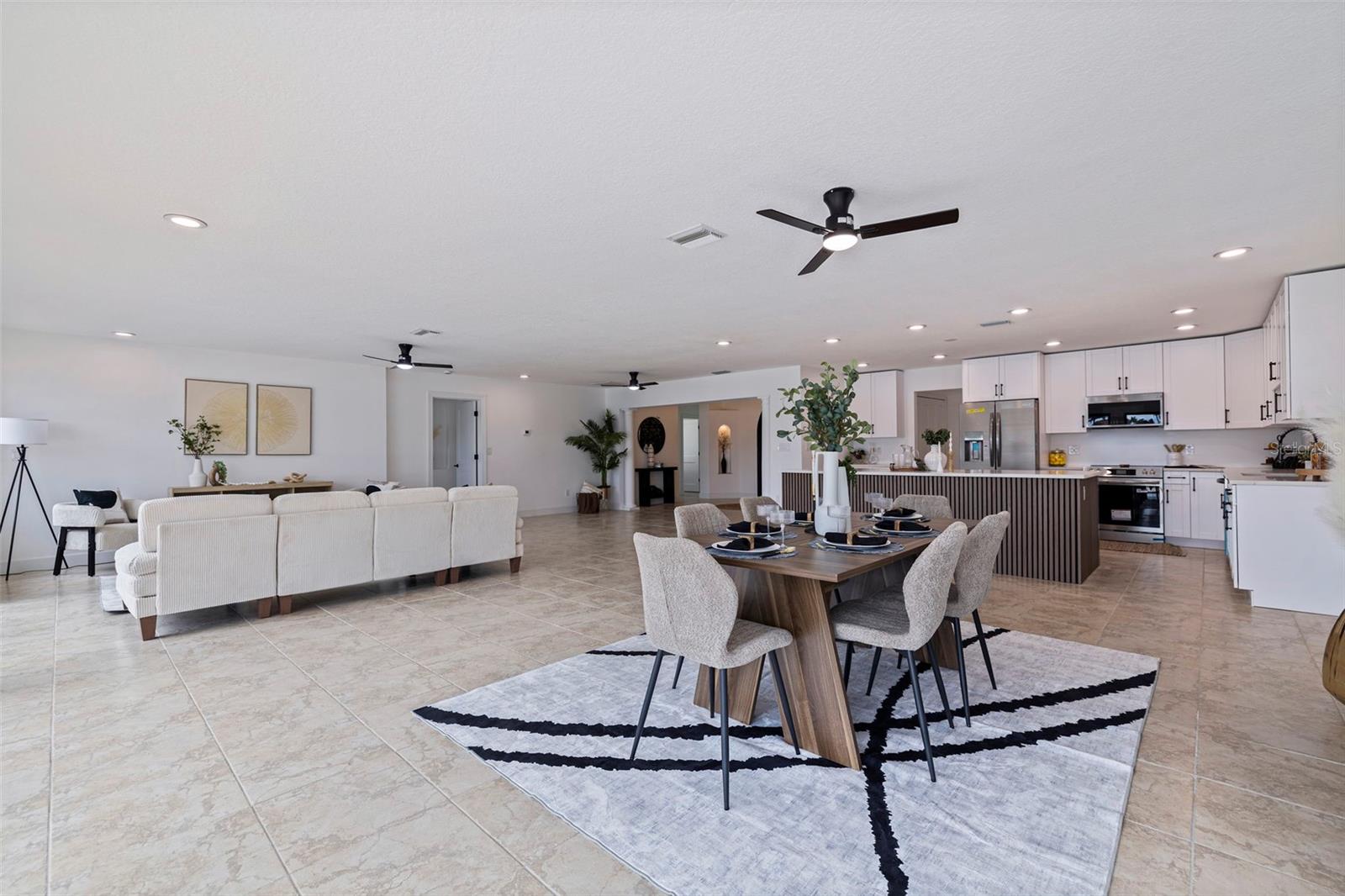Image 19 of 43 For 565 Crystal Drive