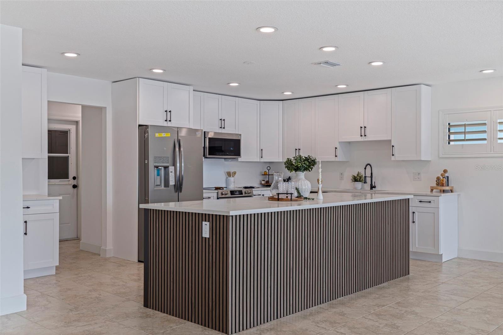 Image 21 of 43 For 565 Crystal Drive