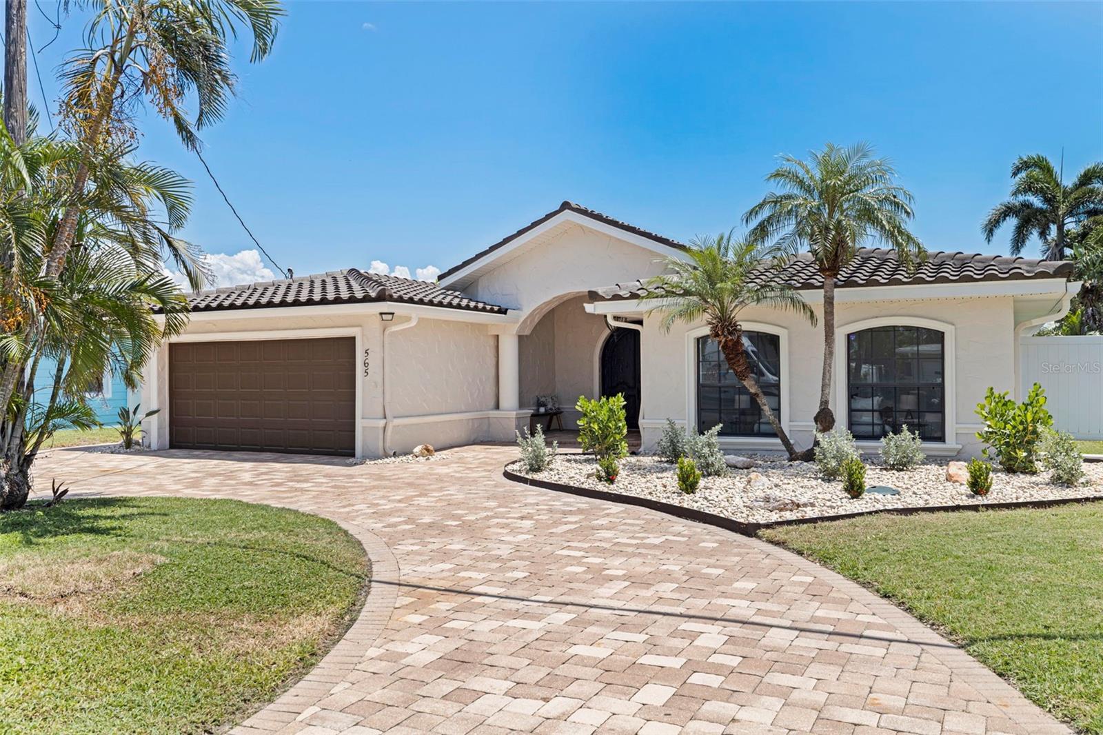 Image 6 of 43 For 565 Crystal Drive