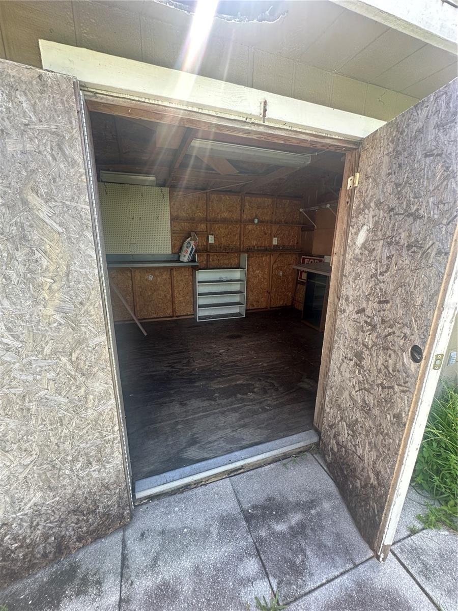 Listing photo id 15 for 804 Adalee Street