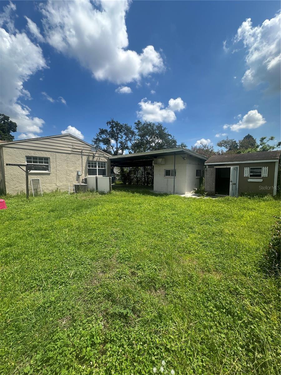 Listing photo id 16 for 804 Adalee Street