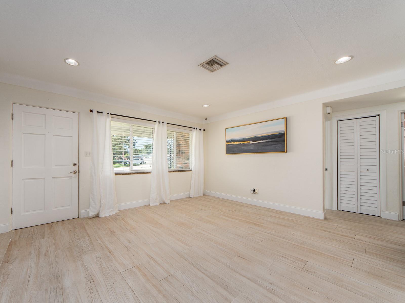 Image 5 of 44 For 10935 105th Avenue