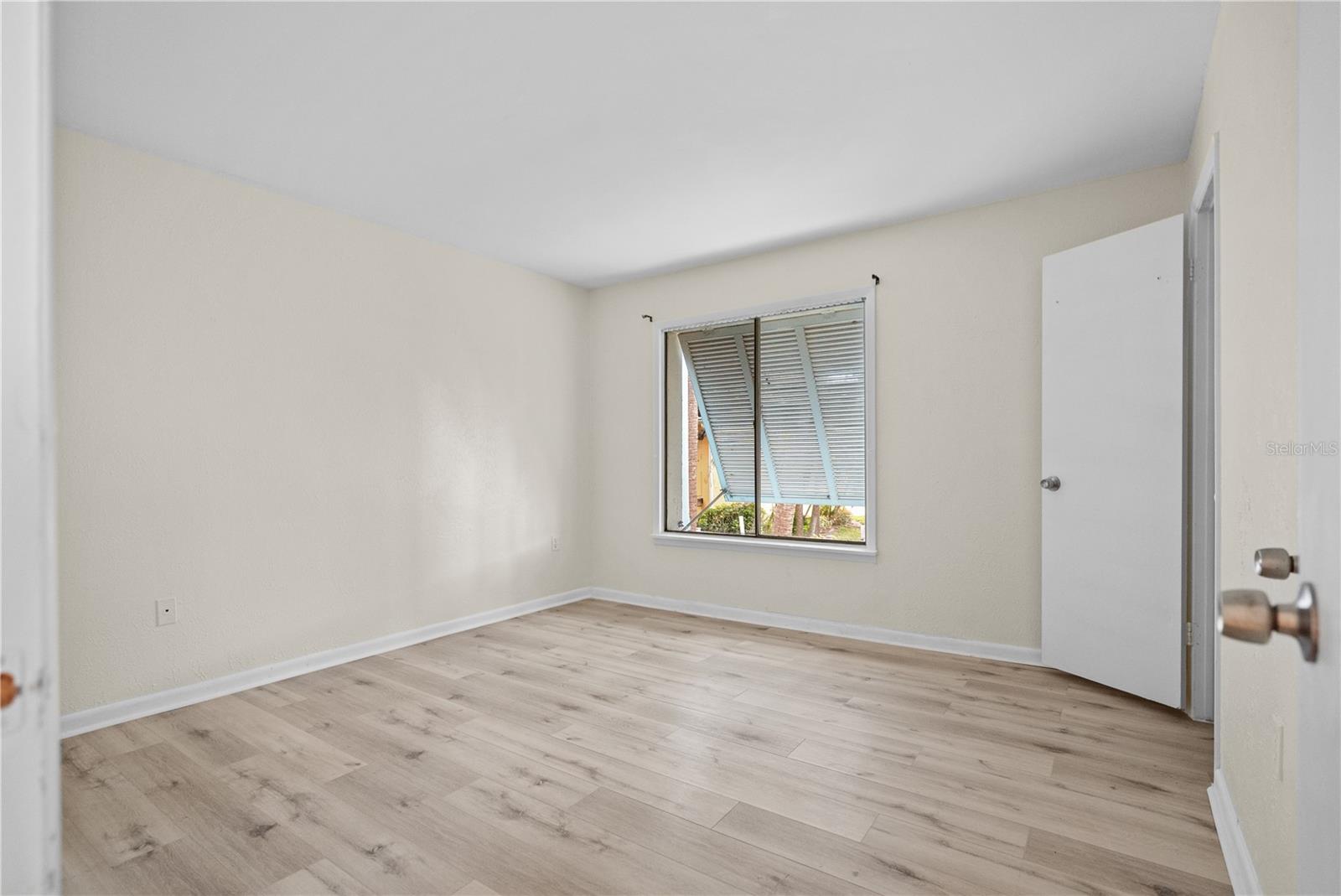 Image 10 of 27 For 3775 40th Lane S L