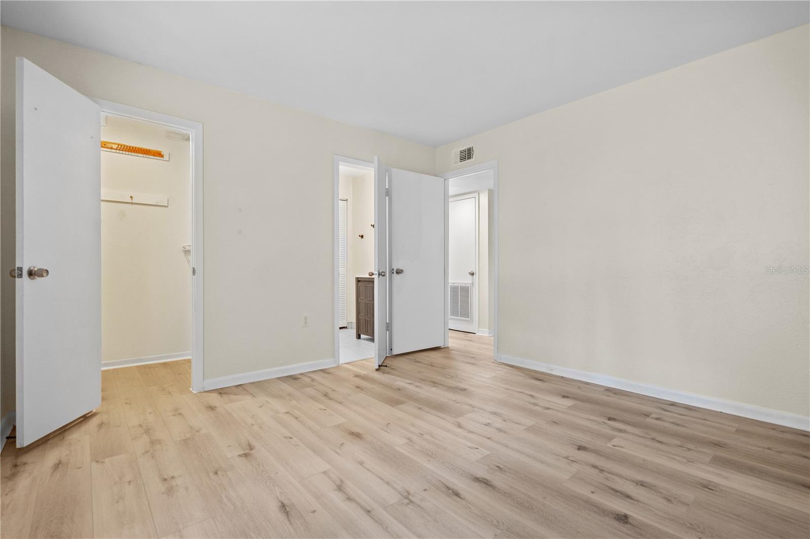 Image 11 of 27 For 3775 40th Lane S L