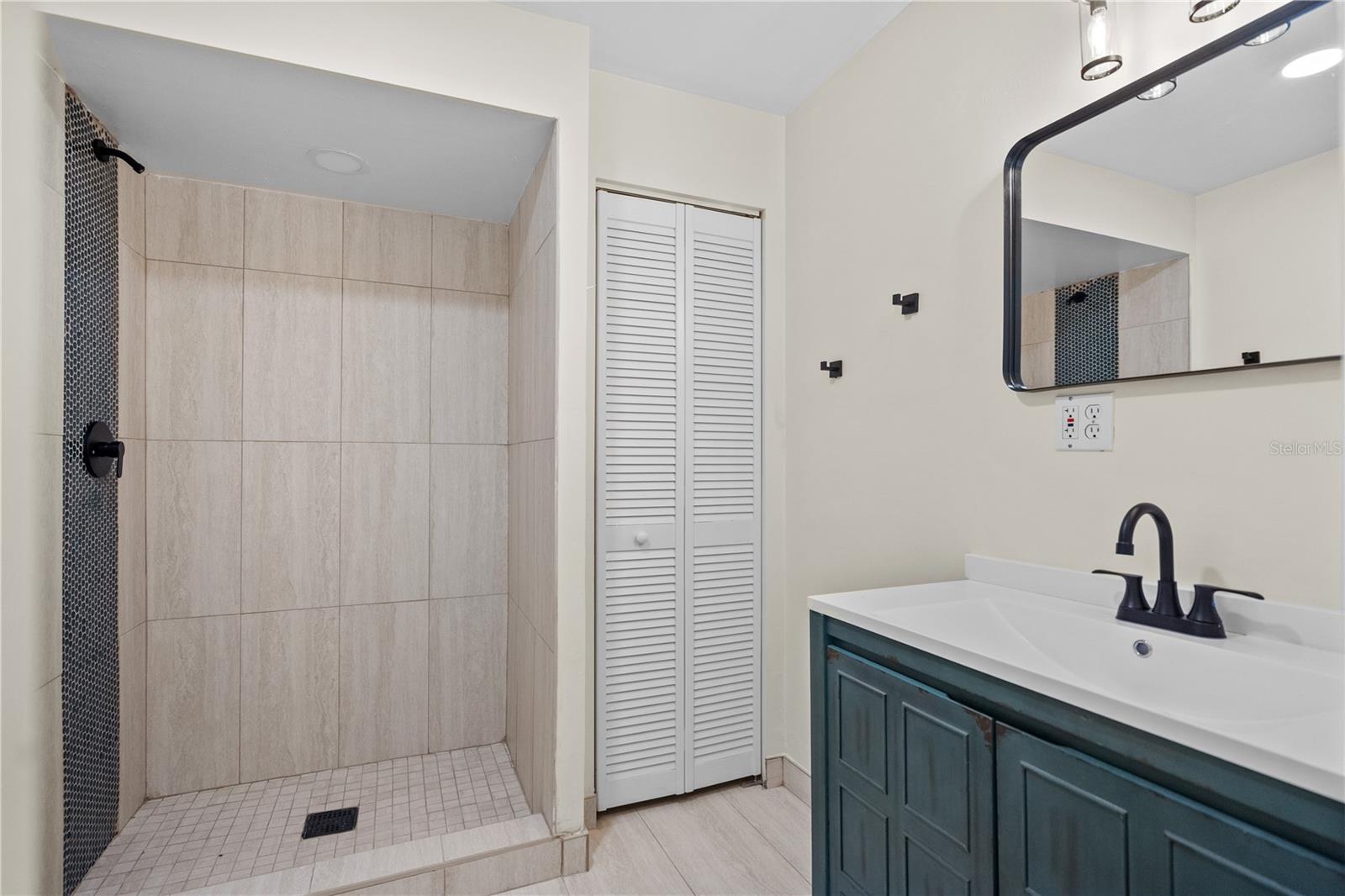 Image 13 of 27 For 3775 40th Lane S L