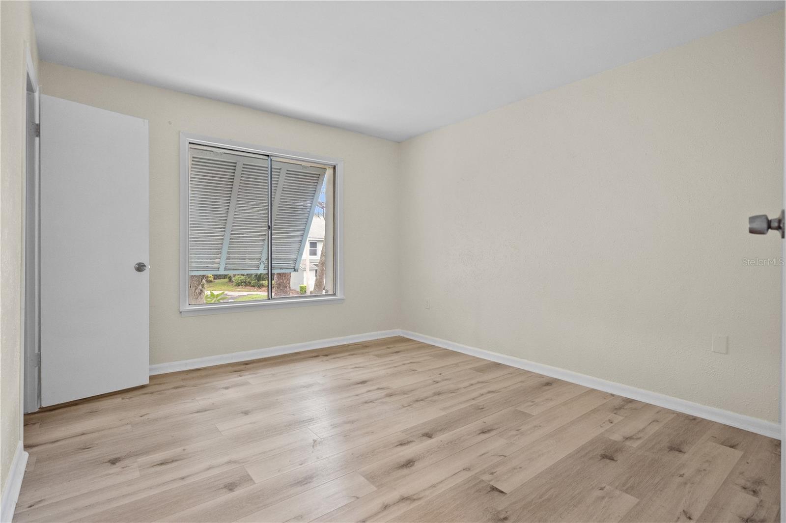 Image 15 of 27 For 3775 40th Lane S L